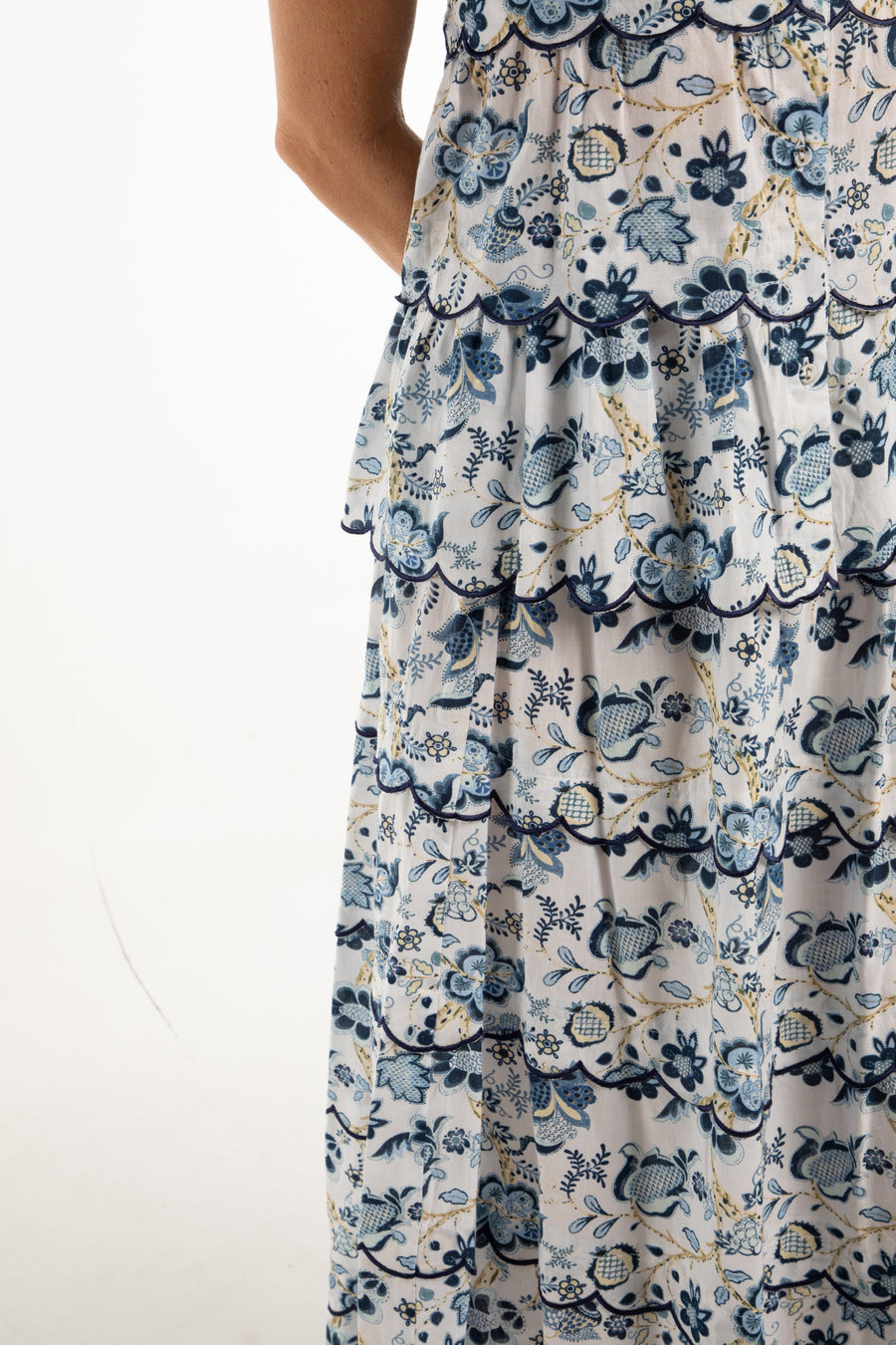 Erin Skirt. White/Blue Flowers